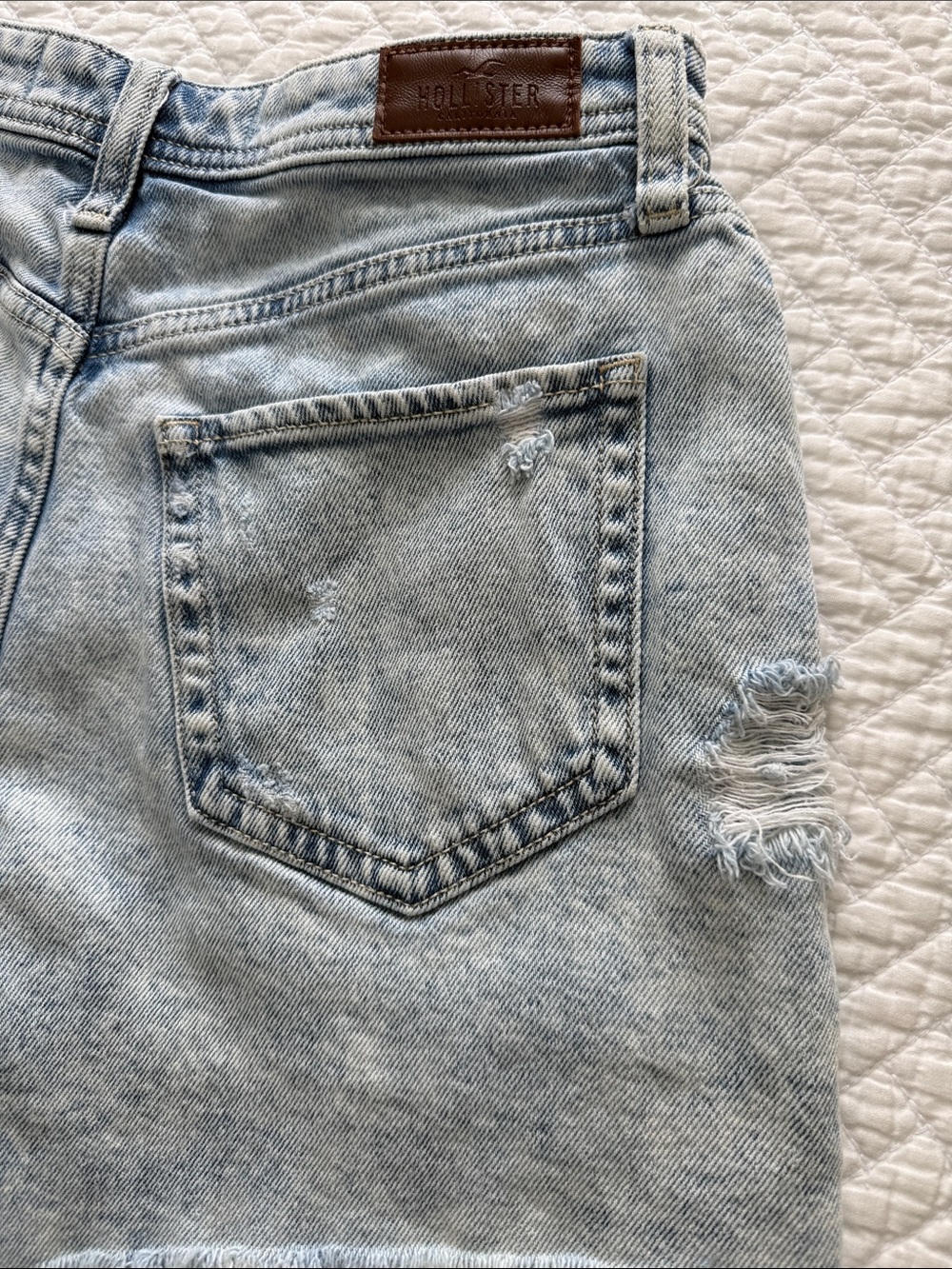 Hollister Faded Light Blue Distressed High Waist Denim Shorts Size W26 / 3 Beach - Picture 9 of 16
